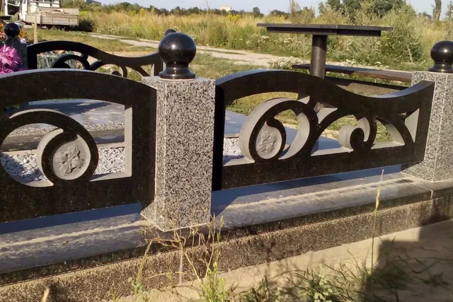 Гранитная ограда 19