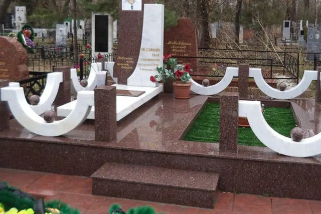 Гранитная ограда 28