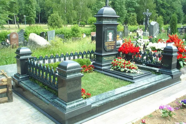 Гранитная ограда 33